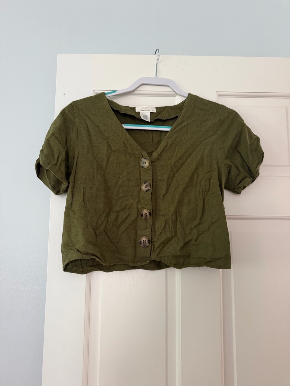 URBAN Romantics Olive Green Button-Front Crop Top